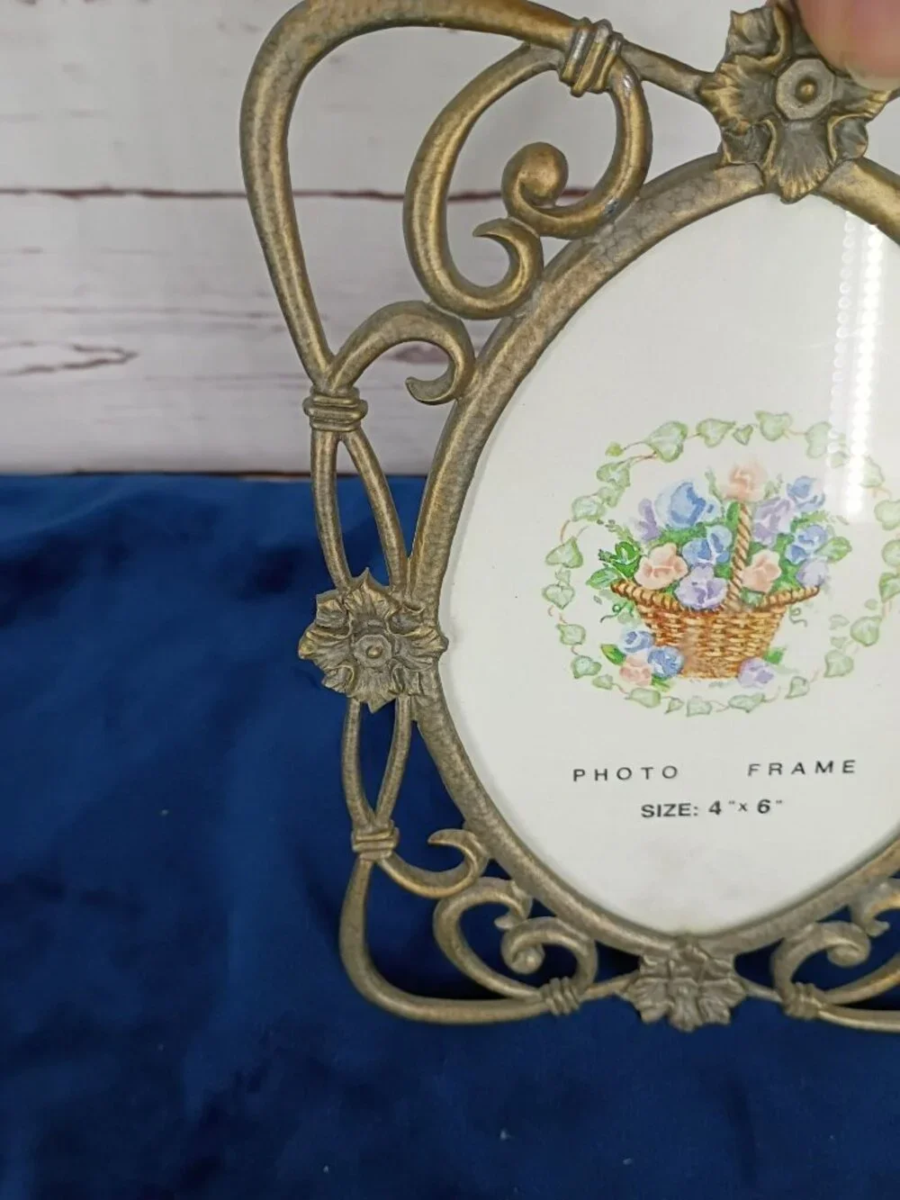 Vintage Ornate Gold-Tone Metal Oval Photo Frame 4x6 Inches With Floral Accents